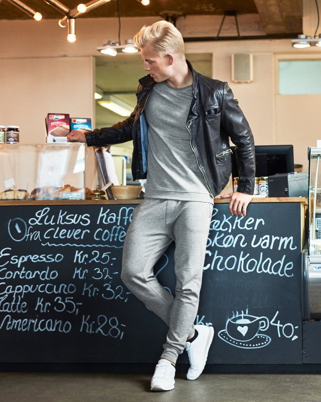 Bambussett med grå genser og grå joggebukse -JBS of Denmark Men