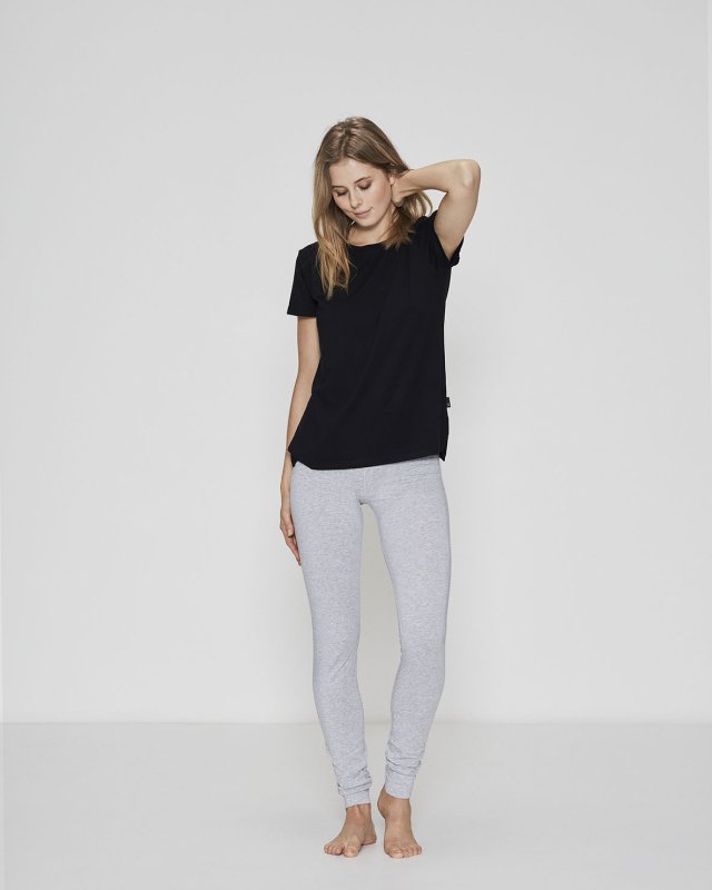 Bambuset med svart t-shirt och grå leggings -JBS of Denmark Women