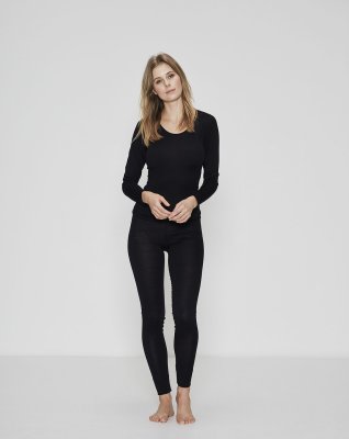 Ullset med långärmad svart t-shirt och svarta leggings -JBS of Denmark Women